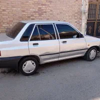 یک دستگاه خودروی نقره ای مدل ۱۳۸۵