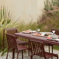 ریچارد بزرگترین تولیدکننده میز و صندلی فلزی