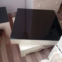 میز عسلی و ویترین چوبی