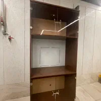 کتابخانه و میز تلویزیون
