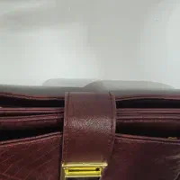 دوتا کیف نو|کیف، کفش، کمربند|صحنه, |دیوار