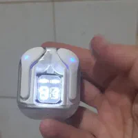 یــه جفــت پـاد اصلــی سالــم.