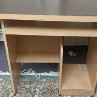 میز کامپیوتر جمع و جور