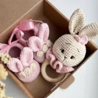 عروسک بافتنی جغجغه پاپوش بندپستونک