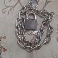قفل و زنجیر