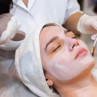 مدل برای فشیال در کلینیک پزشک