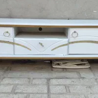 میز زیر تلویزیون