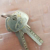 ی کلید و فلش ودسته کلید زندان باف اسم .مهیار گم