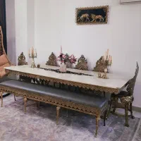 میز ناهارخوری و تی وی و تاب