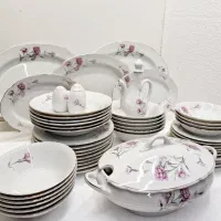 سرویس چینی گل میخک در حد نو نو لب طلایی زیبا ژاپن