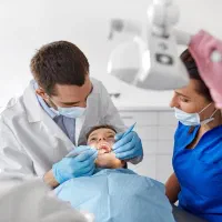 استخدام دستیار دندانپزشک دارای مدرک (شیفت عصر)|استخدام درمانی، زیبایی، بهداشتی|شیراز, تاچارا|دیوار