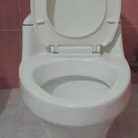 توالت فرنگی سالم وتمیز زیاد استفاده نشده