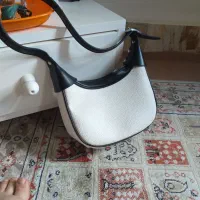 شلوارهای متفاوت|لباس|رشت, استقامت ۱|دیوار