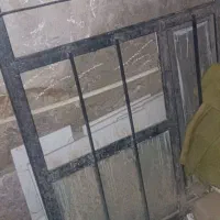 پنجره درحد آماده نصب جنس قدیمی و محکم