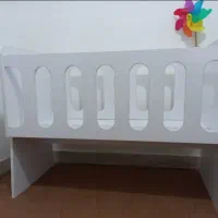 تخت کنار مادر