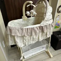 تخت کنار مادری