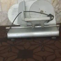 یک دستگاه کالباس بُر   مبلغ ۵میلیون تومن