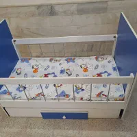 تخت کودک تمیز و سالم