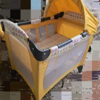 تخت کنار مادر