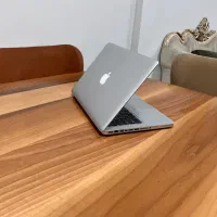 مک بوک‌ پرو اپل