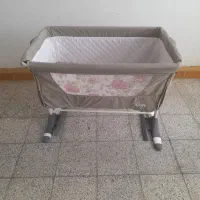 تخت نوزادی کنار مادر