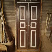فقط درب چوبی قدیمی مخصوص ویلاها