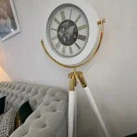 ساعت ایستاده سه پایه