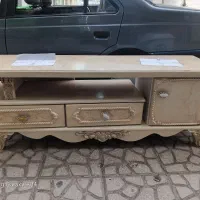 میز زیر تلویزیون