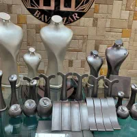 تعدادی مانکن ، جای دستبند ،انگشتر ،گوشواره نیم ست