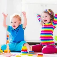 معلم زبان و معلم درس های ابتدایی و پرستار کودک