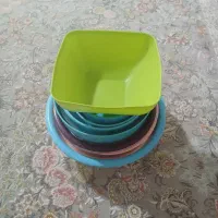 تعدادی لگن و آبکش|ظروف پختوپز|ایلام, |دیوار