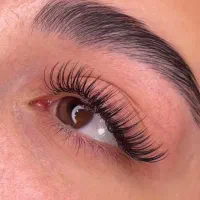 به یک مدل اکستنشن مژه نیازمندیم