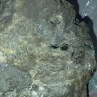 یک شهاب سنگ قمری کندریت