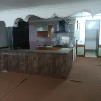 واحد سه خوابه سر خیابان اصلی مرکز شهر