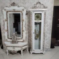 ساعت و آیینه و کنسول