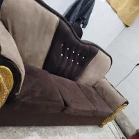 یک عدد مبل سه نفره