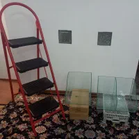 قفسه(استند) شیشه ای مخصوص آجیل و نردبان ۴ پله