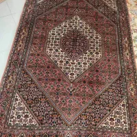 قالیچه بیجار نقش ماهی رنگ ارغوانی