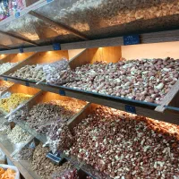 فروشنده آقابازنشسته