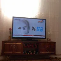 تلویزیون 43 انج و میز تلویزیون|تلویزیون و پروژکتور|قزوین, |دیوار