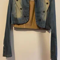 تعدادی لباس و کفش