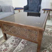 میز وسطی سنتی ۸۰ در ۸۰ با شیشه