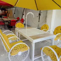 چتر سایبان‌زرد اتشدان‌سفید باغی