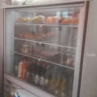 یخچال  میز زیر ترازو وتابلوی مرغ وماهی