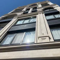 تاپ-لوکیشن-پارکینگ-بدون-مزاحمت-متریال-برند