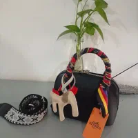 کیفه زنونه|کیف، کفش، کمربند|پیشوا, |دیوار