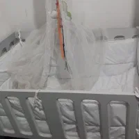 تخت کودک کنار مادر یا گهواره چوبی و آغوشی|تخت و سرویس خواب|تهران, شوش (باغ آذری)|دیوار