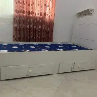 تخت نوجوان بهمراه تشک و کمد و میز قراردادن لوازم|تخت و سرویس خواب|قائمشهر, |دیوار