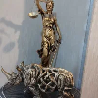 مجسمه پلی استر فرشته قانون و کرگدن