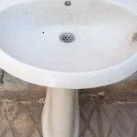 روشویی همراه با پایه